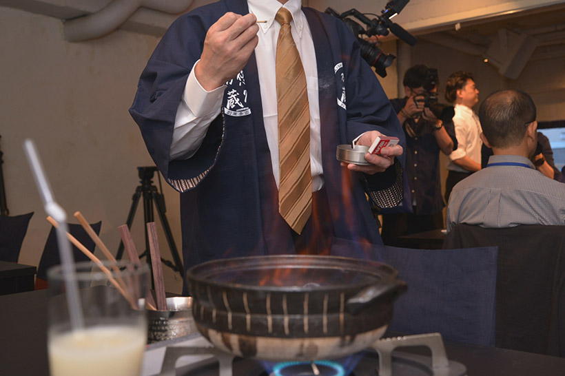 沸騰させた日本酒でしゃぶしゃぶ!? 300年蔵元がオープンした銀座「悠久乃蔵」が斬新すぎる