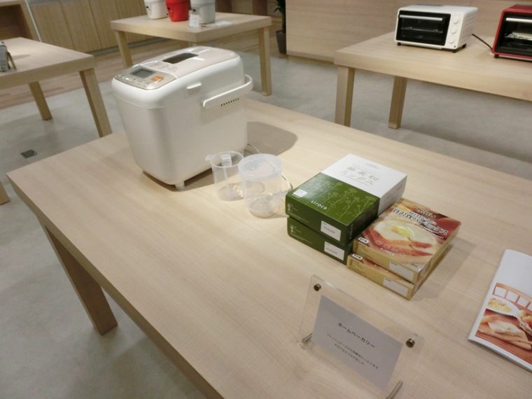 ↑溝上さんがレシピ開発に関わったホームベーカリーのSHB-712。食パンのほか、そばやうどん生地、もち、生キャラメル、フレッシュチーズが作れるなど、高い汎用性が魅力です。
