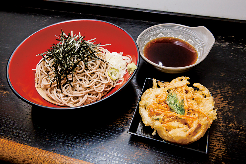 【昼は立ち食いそば】コクとしょうゆの濃厚さに舌鼓! 昭和40年からつづく上野の老舗「つるや」