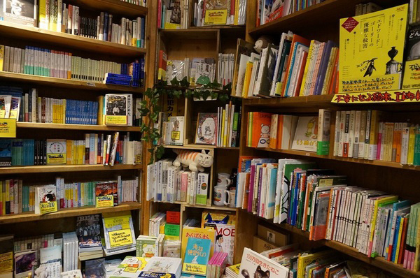 ↑ほかの店舗ではなかなかお目にかかれない書籍も