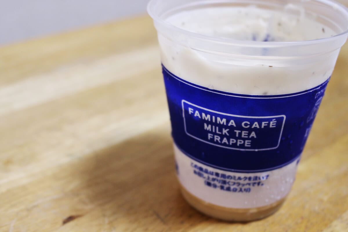 ミルクティーとピーチの違いは!? 大人気のファミマ「カフェフラッペ」限定フレーバーをレビュー
