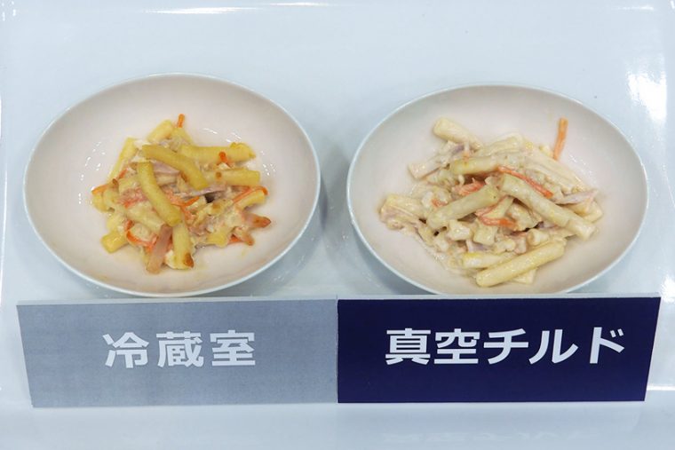 ↑冷蔵室に入れたポテトサラダは3日で乾燥してガサガサ。しかも、マヨネーズの油が酸化して変色しています。乾燥しない真空チルド室ならラップなしでもポテトサラダがしっとりしています