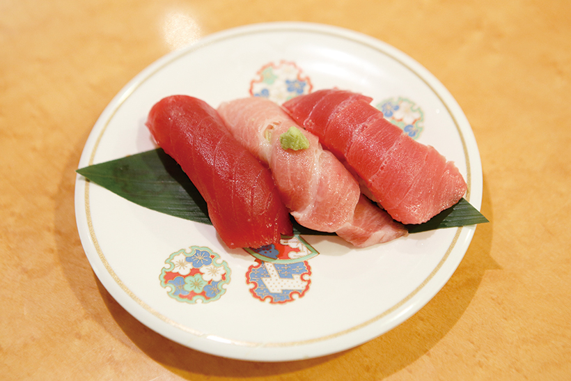 ↑本マグロづくし(802円) 生の国産本まぐろの赤身・大とろ・中とろのセット。取材時は高知県宿毛のまぐろを使っていた。赤身はうまみが濃く、大とろ、中とろは脂に甘みが感じられた