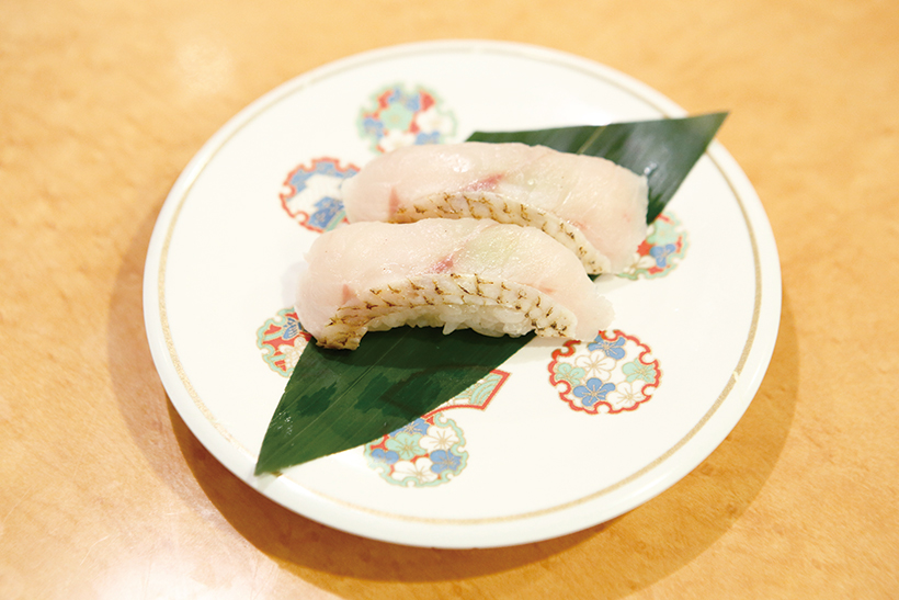 ↑のどぐろ/二貫(802円) 脂がしっかり乗ったのどぐろは、食べた瞬間からうまみが口の中にどんどんあふれてくる。皮ぎしをサッと炙ることで香ばしさが加わり、脂がややさっぱり感じられる
