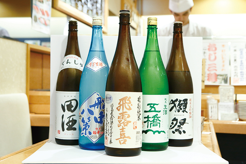 ↑日本酒各種/1号(390円~) 写真は「田酒」「船中八策」「飛露喜」「五橋」「獺祭」の生酒。生酒は季節限定で、夏の時期しか飲めない。