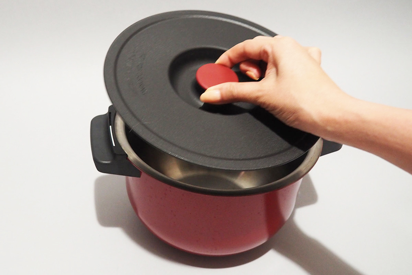 ↑ホットクックには内鍋にピッタリのフタも付属するので、すべての作業をホットクックで調理する場合は出来上がった料理をそのまま冷蔵庫で保存することもできます