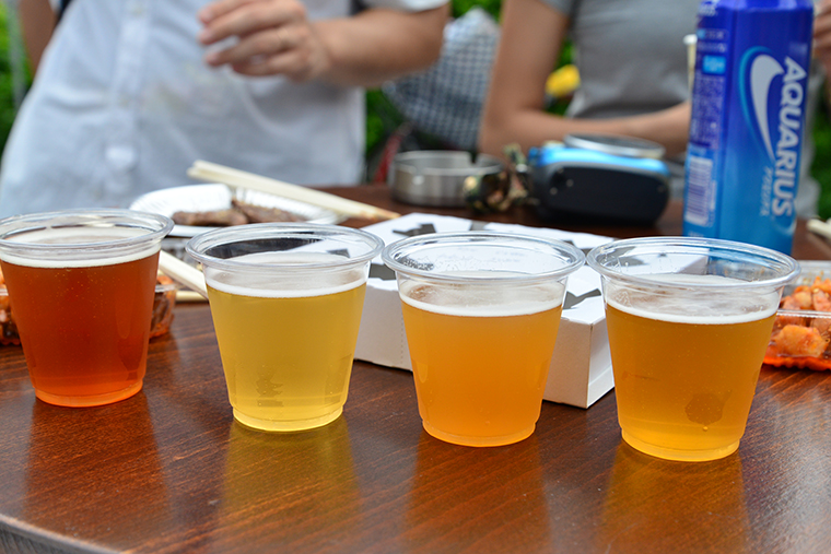 ↑4種類飲み比べセット(左からライペールエール、ケルシュ、桃エール、クリームエール) ↑4種類飲み比べセット(左からライペールエール、ケルシュ、桃エール、クリームエール) 1000円