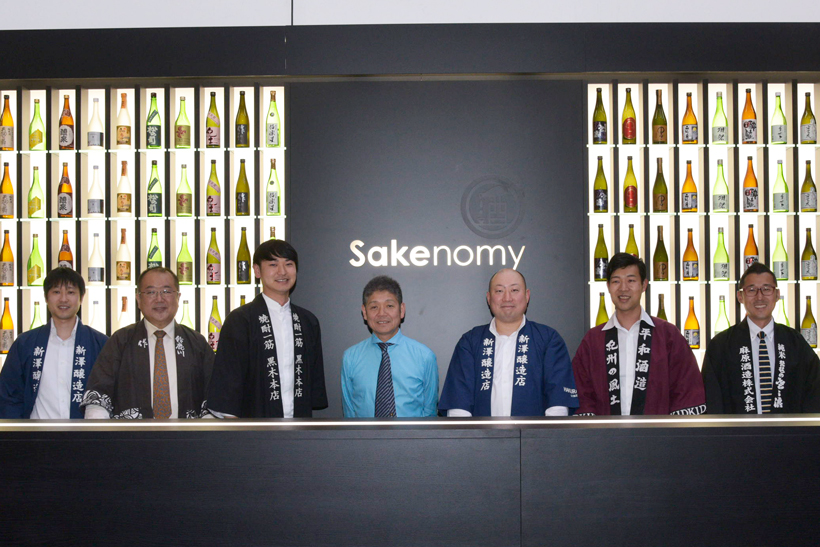 ↑ミラノでの開催したSAKE BARの蔵元との集合写真