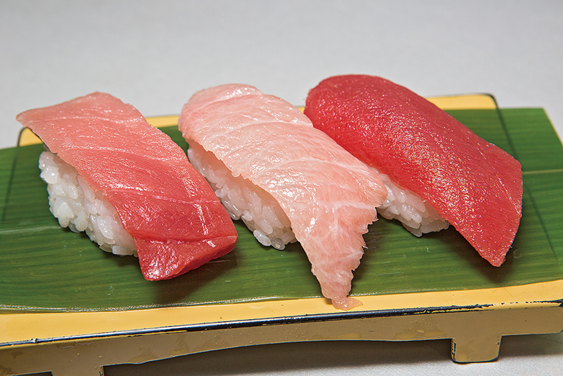 【立ち食い寿司の名店】本まぐろがたったの108円! 「値段」「味」「鮮度」すべてが驚きの池袋「さくら寿司」