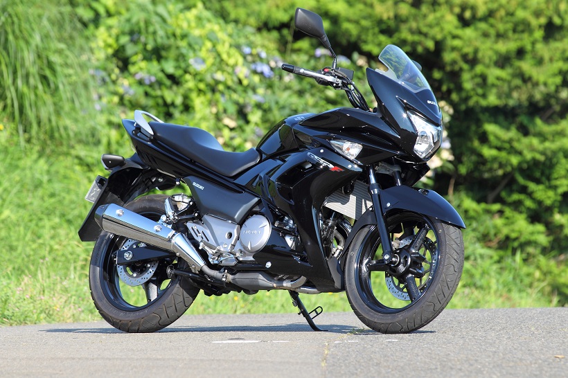 名車? それとも珍車!? 「SUZUKI GSR250F」は250cc勢の隙を突いたスズキの提案である