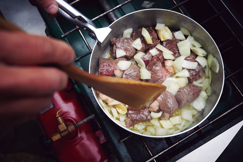 キャンプメシで大活躍! プロ推薦の調理グッズがあれば青空食卓が幸せ空間に