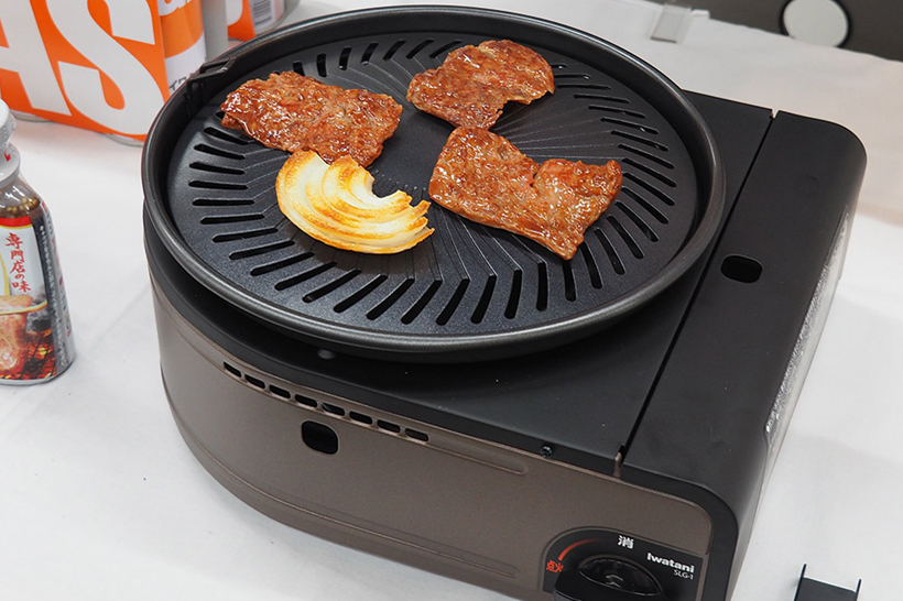 「やきまる」に 「カセットガスの魔術師」イワタニの執念を見た! 「無煙焼肉」を実現する特許出願中の新構造とは?