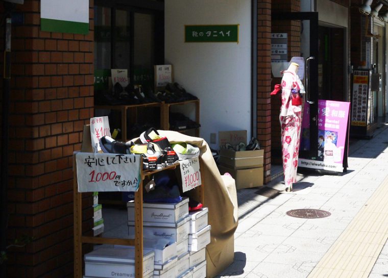 ↑小売りをしているお店では「安心してください」のコピーも。