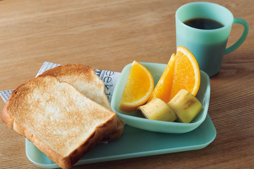 これで総額400円!? Seriaの100円食器でセンス抜群のテーブルの出来上がり!