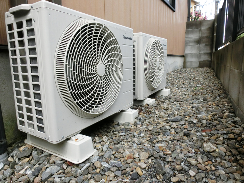 ↑室外機の周囲にはモノを置かないのがベスト
