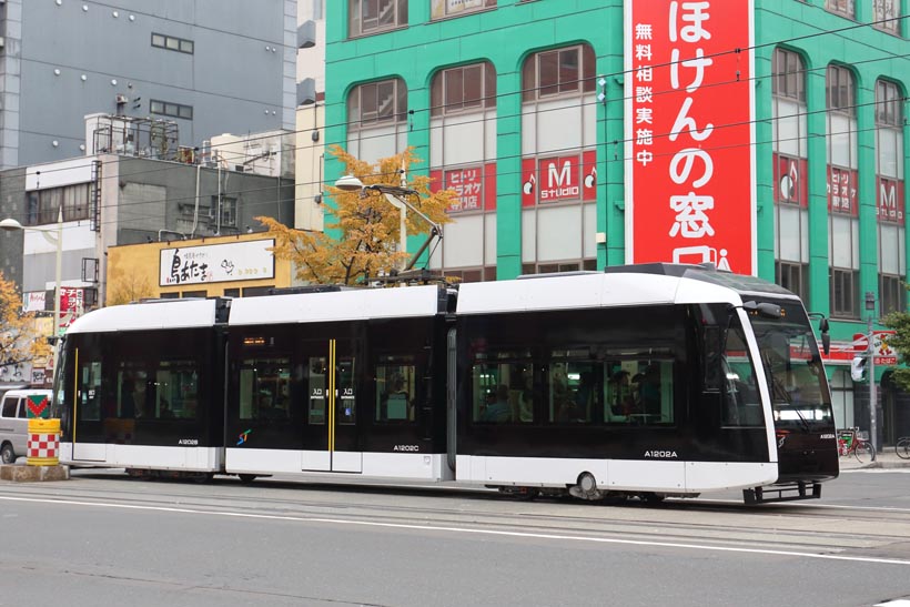 ↑札幌市電で最も新しいA1200形。愛称はポラリスだ