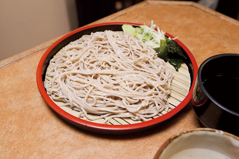 ↑「石臼挽きもりそば」細麺で、そばの香りと甘みが口いっぱいに 広がる「石臼挽きもりそば」。コシとのどごし も抜群だ。