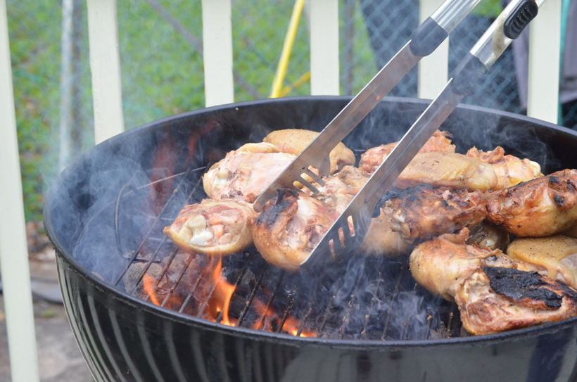 「火をおこす」から「遊ぶ」まで揃えても爆安! 100円ショップのBBQグッズ37選【後編】