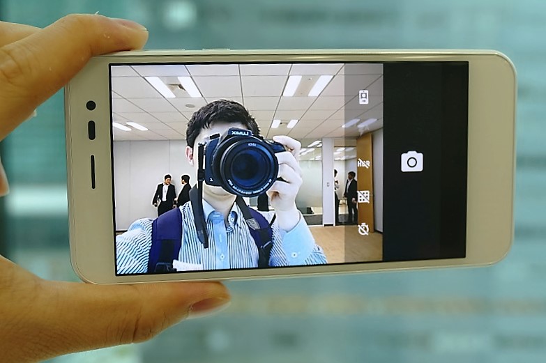 ↑インカメラは500万画素