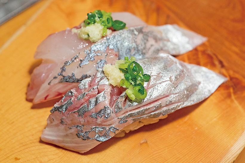 ↑食べた瞬間にみずみずしさが感じられる鮮度抜群の一品。しょうがの爽やかな風味と辛みが、あじの濃厚なうまみを引き立てる。清涼感が抜群で、これぞ旬の味わいだ!