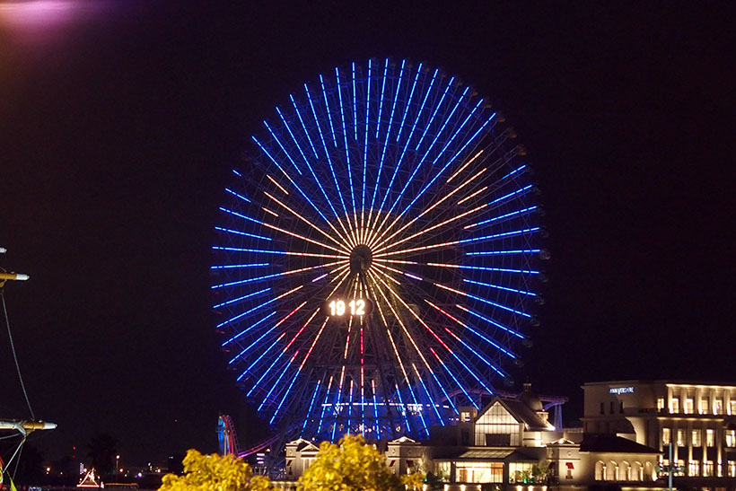 ↑イベントがほとんど終了した夜でも楽しめたのが、コスモクロック21。ピカチュウの顔やシルエットが映しだされていました