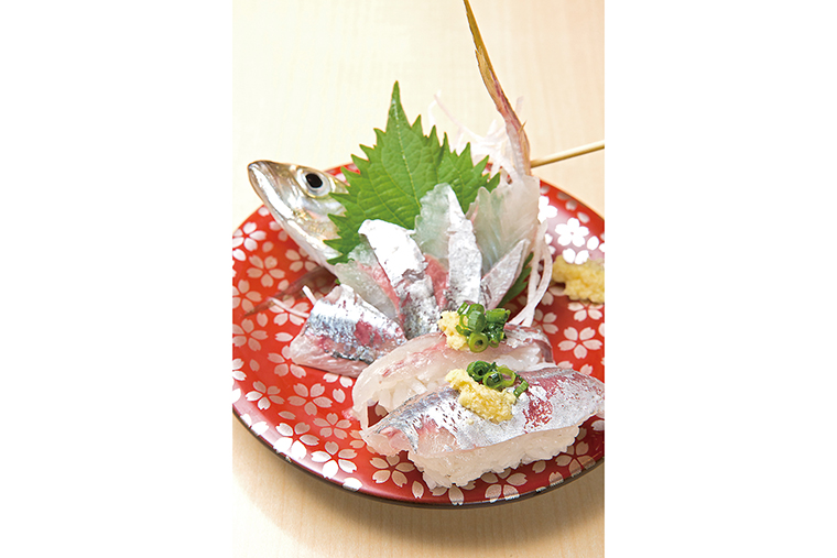 【回転寿司の名店】握り二貫に刺身までついてたったの390円! 駅チカじゃなくても行列ができる伊勢原の「海鮮問屋 ふじ丸」