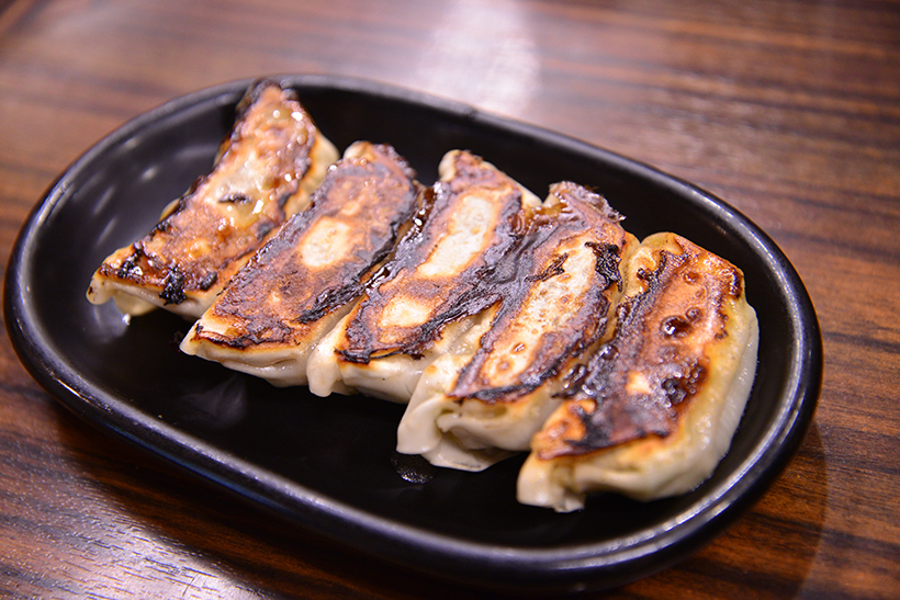 ↑もち豚餃子 5個250円