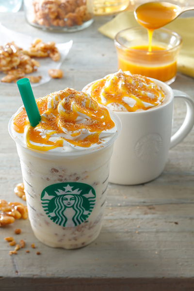 ↑左)ゴールデン メイプル フラペチーノ with キャンディ ウォルナッツ 右)ゴールデン メイプル ラテ