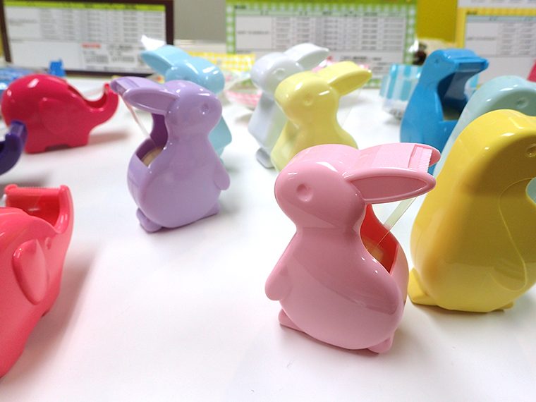 ↑かわいすぎるウサギテープカッター(345円)