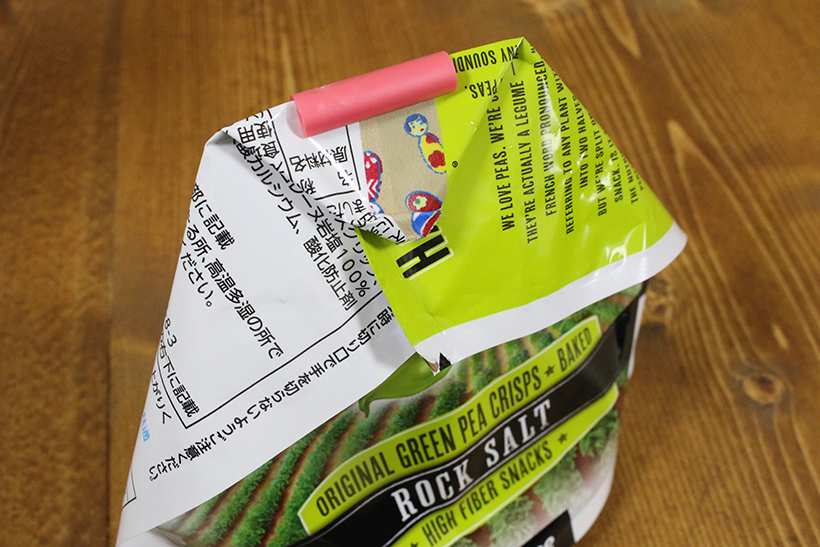 ↑食べかけのお菓子を密封するのにもとても便利
