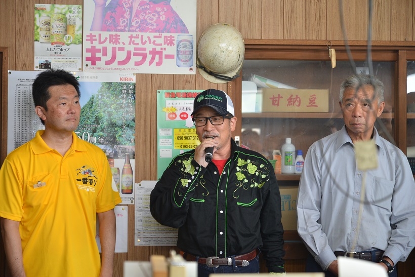 ↑左から、キリンビール岩手支社長の泉水謙二さん、日本ビアジャーナリスト協会代表の藤原ヒロユキさん、遠野ホップ生産組合長の佐々木悦雄さん