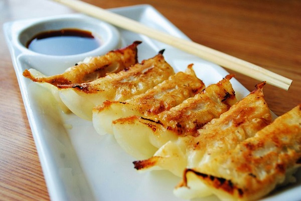 「餃子の王将」が教える、家で餃子を美味しく焼くワザ