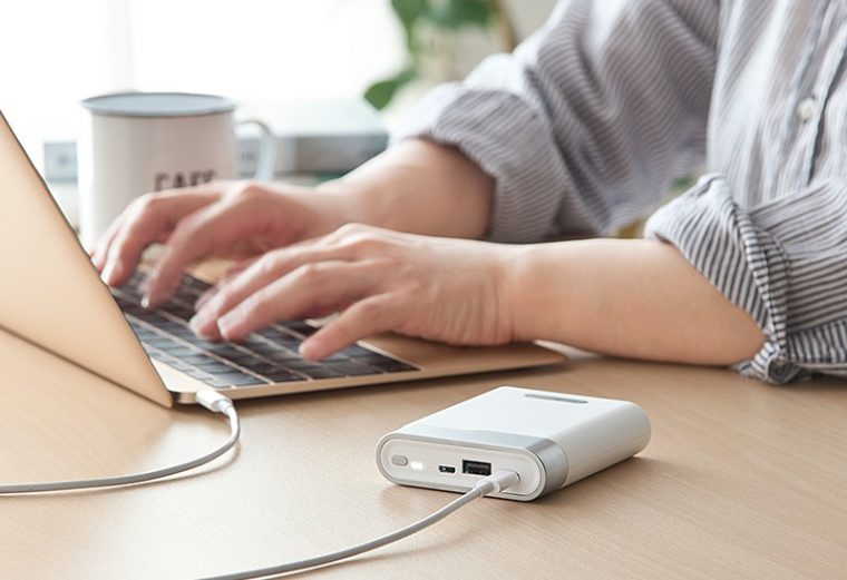 ↑パソコンの充電も可能