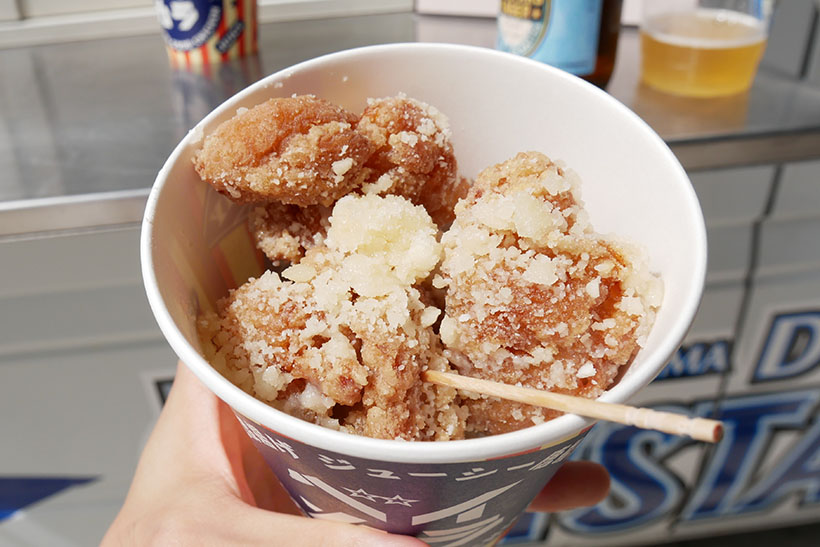 ↑“パルメジャーノチーズ味”はとにかくチーズが濃厚。アツアツのから揚げと口のなかで絡まり、食欲をそそります