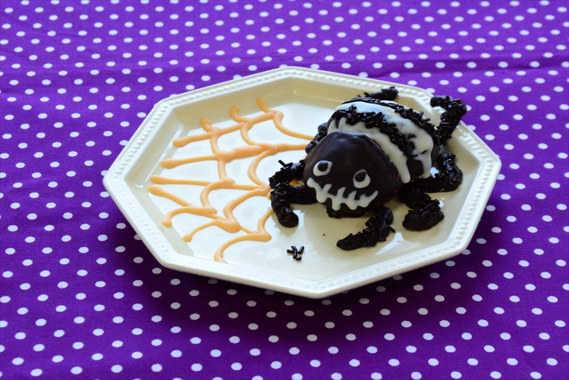 モンテールのプチシューの汎用性の高さに驚き! 今回はハロウィン向け「不気味なスパイダー」に変身
