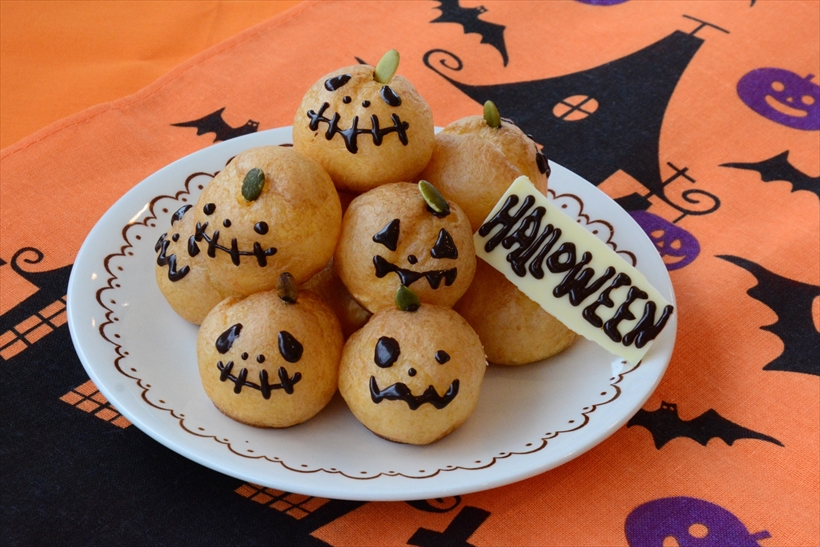 スーパーに急げ! 定番プチシューをハロウィンの「かぼちゃおばけ」に変える簡単レシピ