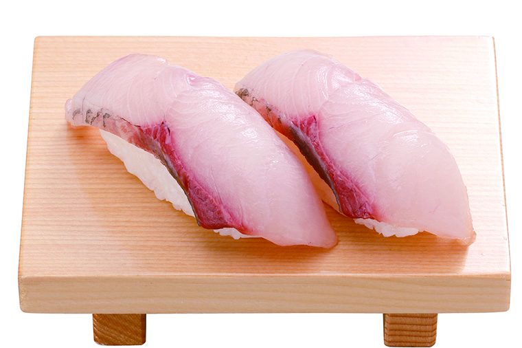 ↑はまち/二貫(195円) 国産のはまちを使用。脂がクド すぎず、あと味がいい。その日の 朝に届いた魚をおろして切りつけ ているので、きわめて新鮮だ。