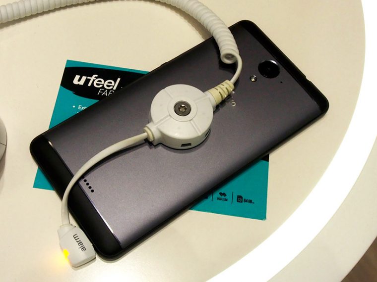 WIKOのUFeel Fabは大画面と低価格を両立、背面はツートンカラー仕上げ