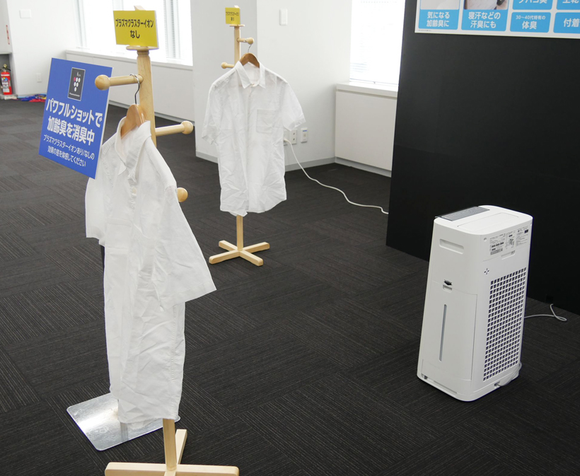 ↑布をシャツに貼り付けて、一方は放置。もう一方はパワフルショットでプラズマクラスターを吹き付けます