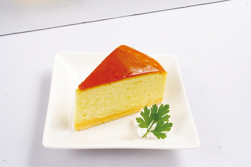 ↑チーズケーキ(324円) 千葉の有名店「たま ごや とよまる」のブ ランド卵を使用。濃 厚な黄身の風味にほ っぺたが落ちる