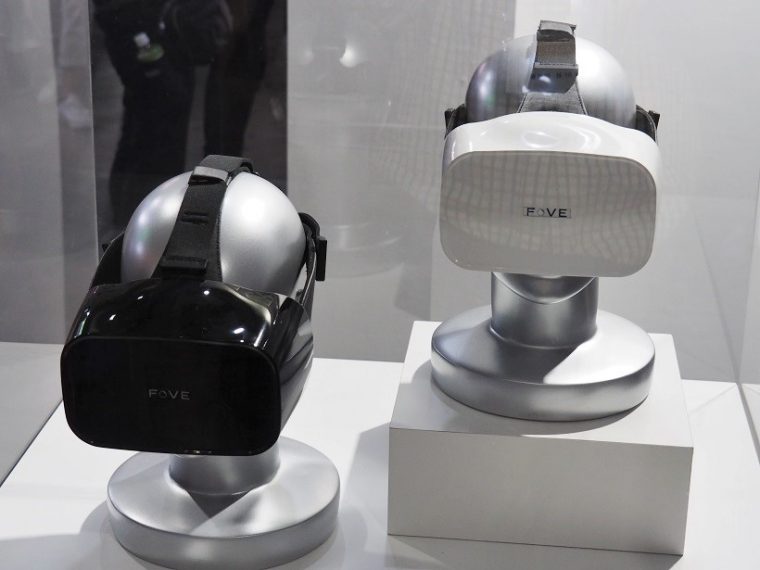 ↑「FOVE」はブラックとホワイトの2色で展開