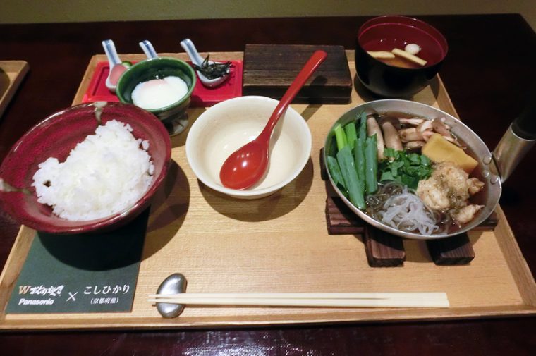 ↑八代目儀兵衛流の鱧を使ったすき焼き御膳。シメはおだしと卵で卵かけご飯として楽しめます