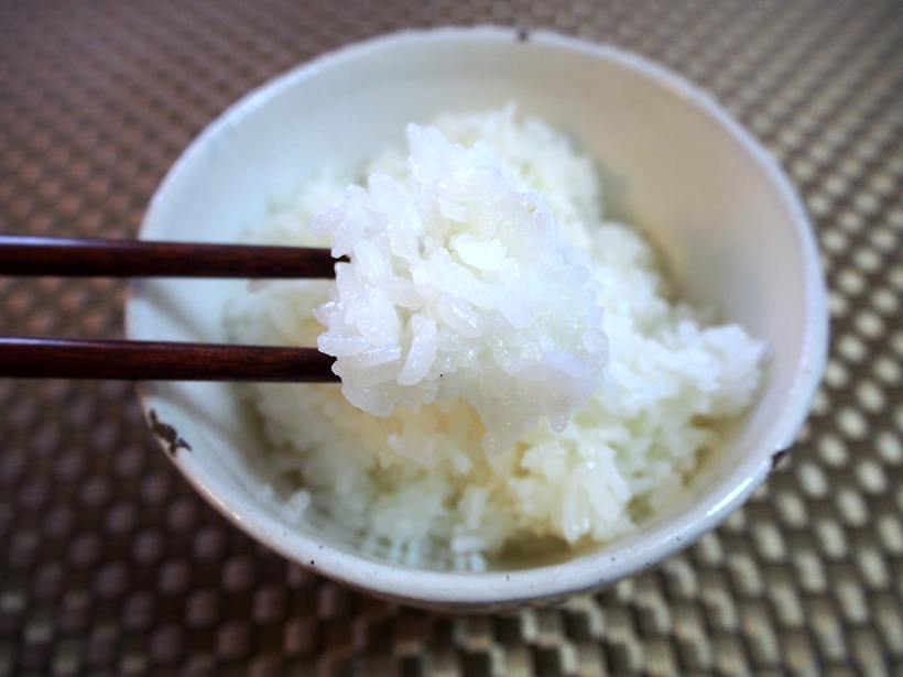 ↑白くてつやがあり、見るからにおいしそうなご飯。甘さが際立ち、やっぱりおいしかった!