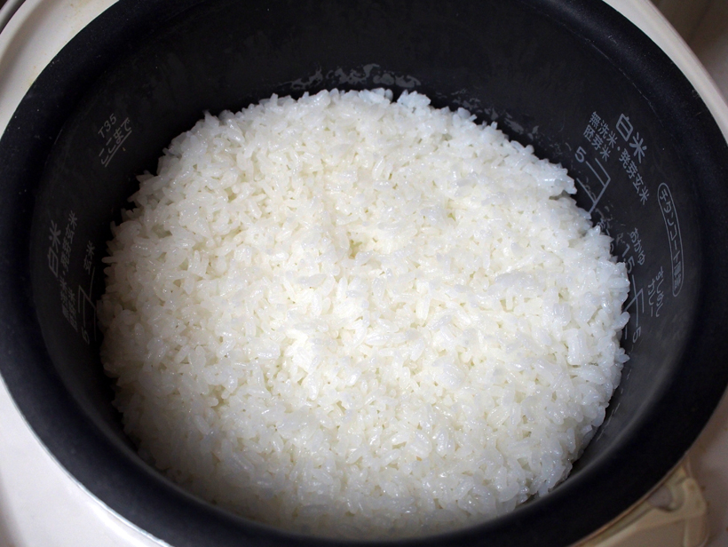 ↑炊飯器のフタを開けると、ご飯がいつもよりふんわり立ち上がっています