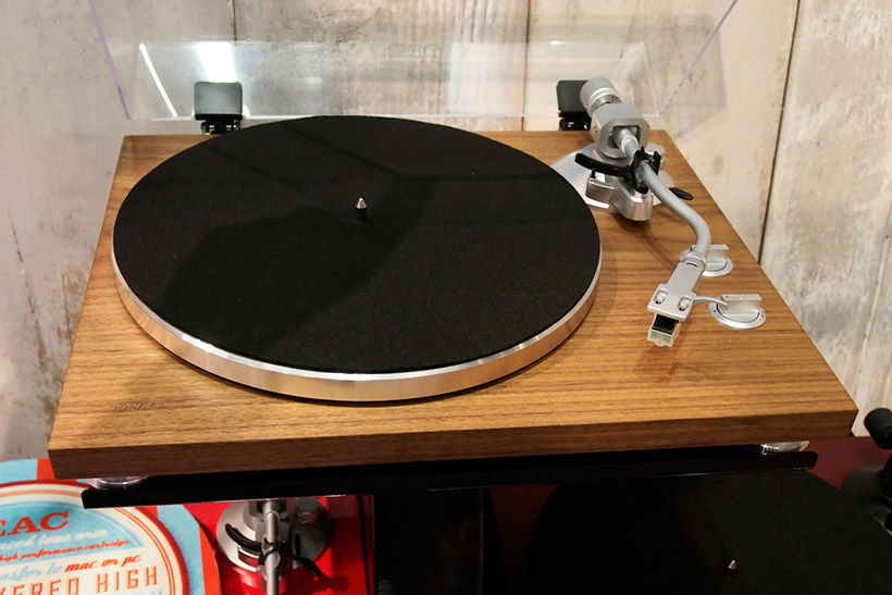 ↑Bluetoothも搭載したティアックのターンテーブル「TN-400BT」
