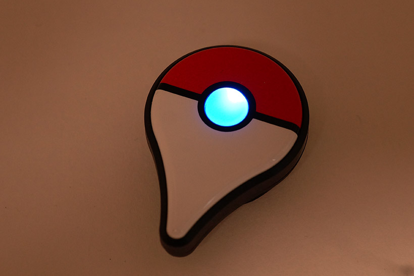 ↑ここで、ポケモンGO Plusのボタンを押します。青く光ればペアリング準備完了です