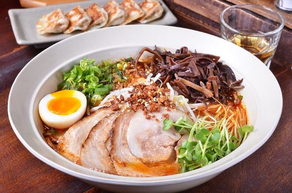 男性の食生活に異変アリ!? めん類の「とりあえず香辛料」にまつわる3つの仮説