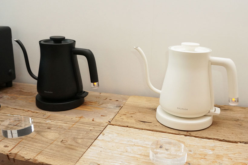 バルミューダ、高級トースターの次は1万円超の電気ケトル! 「BALMUDA The Pot」は快感家電だ!!