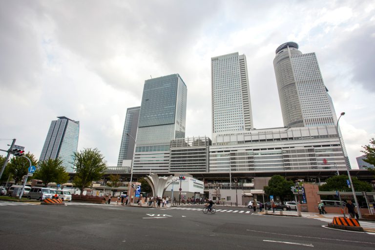 ↑名古屋駅から「ロイヤルパークスERささしま」まではこちらの太閤通口から徒歩約16分、桜通口からは約1,500m/徒歩19分
