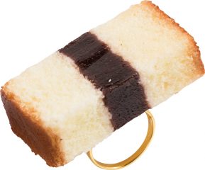 ↑あんこをカステラで挟んだシベリアもアクセサリーに